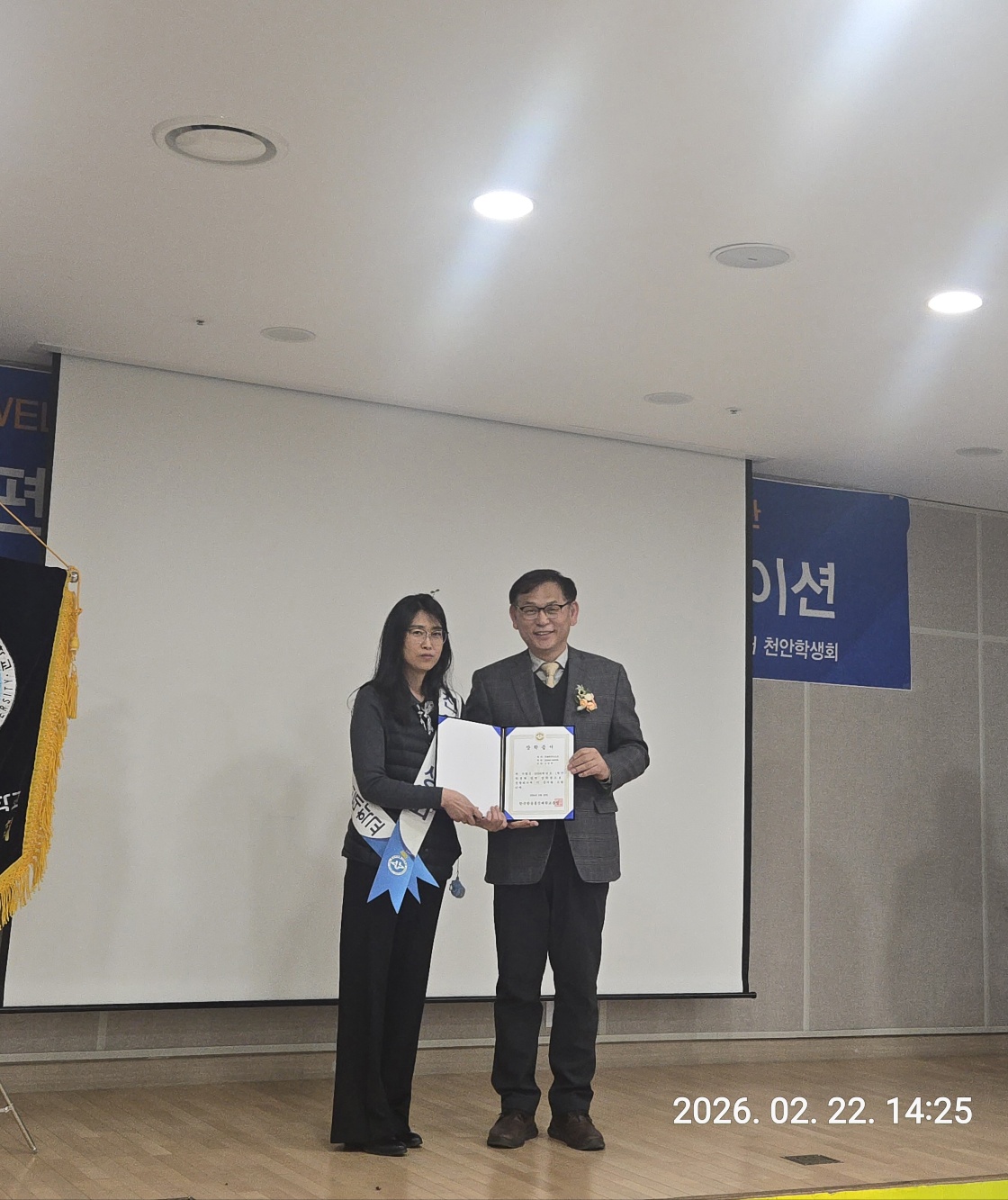 장학증서수여 4.jpg 첨부 이미지